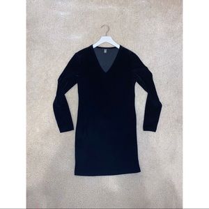 Banana Republic long sleeve v-neck velvet dress